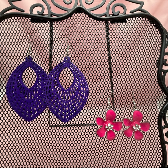 Decorative Metal Earring Organizer – Scrollwork - Vintage Inspired Display - Picture 4 of 8